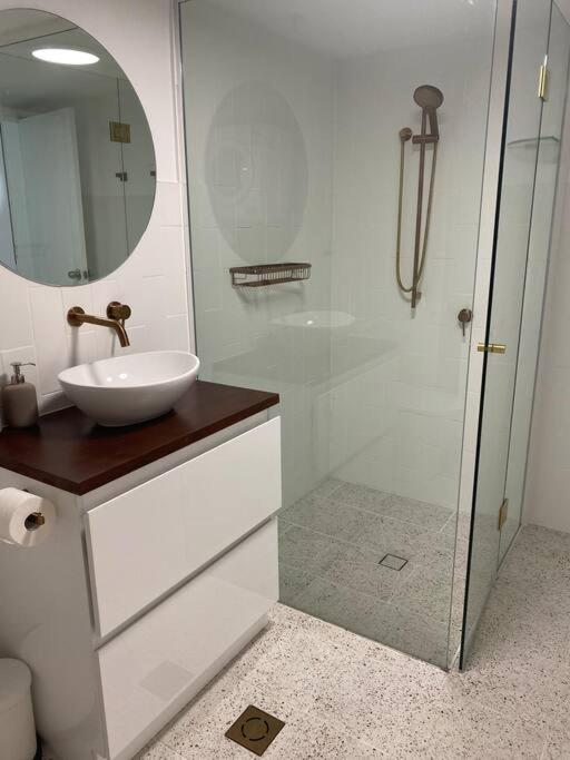 Fabulous Sea Views In The Heart Of Surfers Apartment Gold Coast Luaran gambar